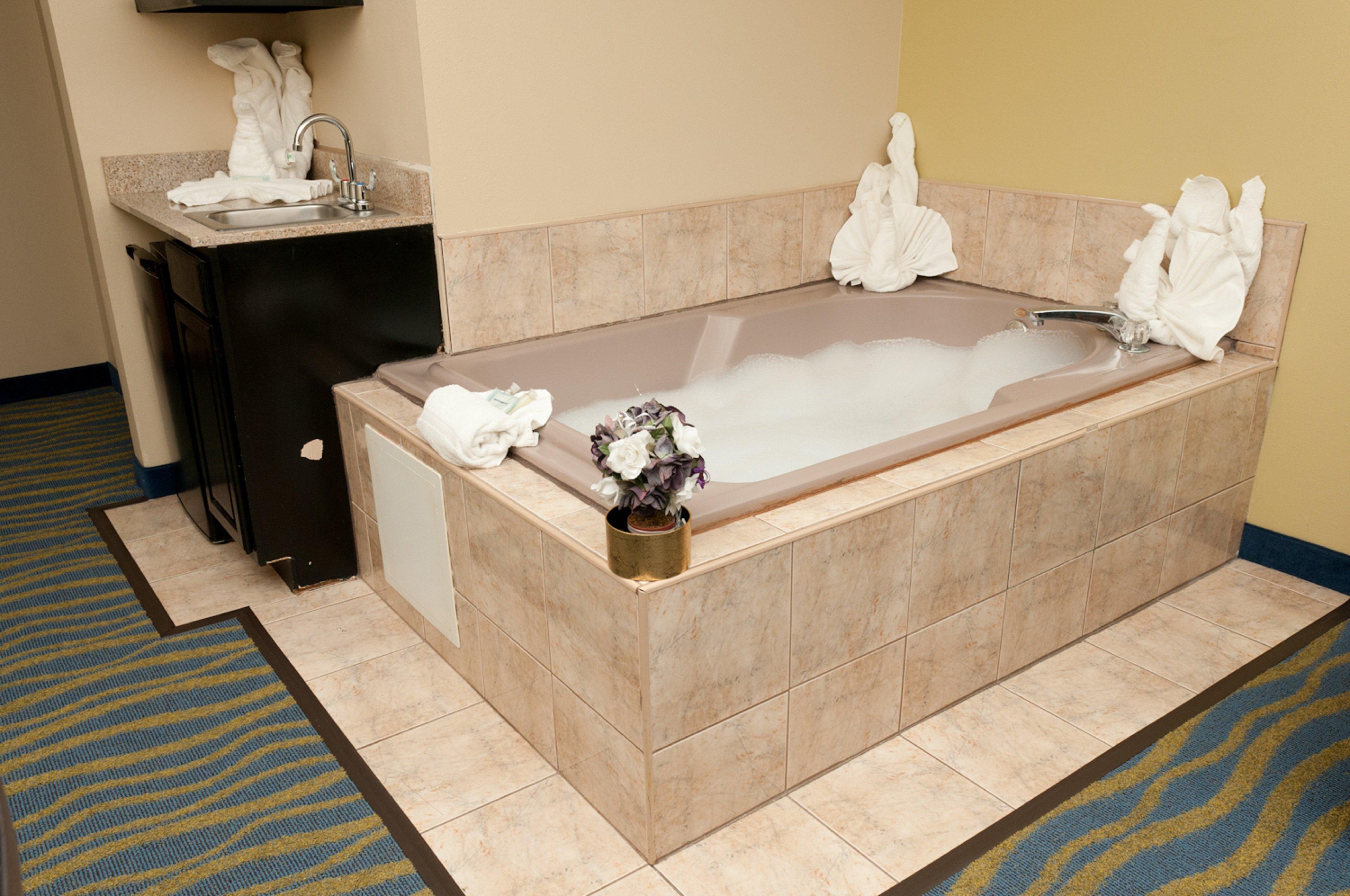 Holiday Inn Express Hotel & Suites Bloomington-Normal University Area By Ihg Exterior foto